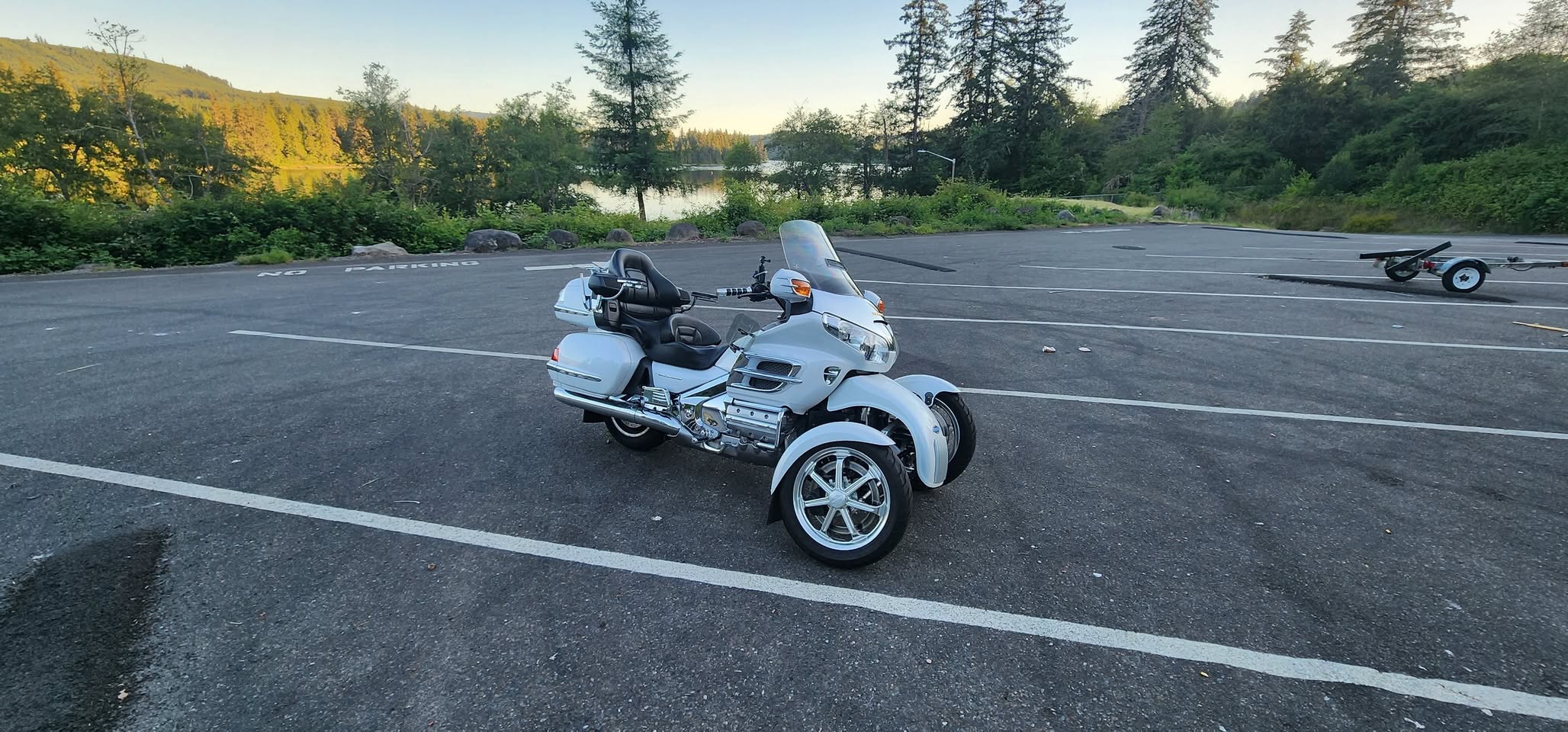 Tilting Motor Works TRIO lake side